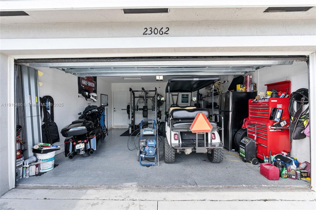 合同活跃: $650,000 (4 贝兹, 2 浴室, 1800 平方英尺)