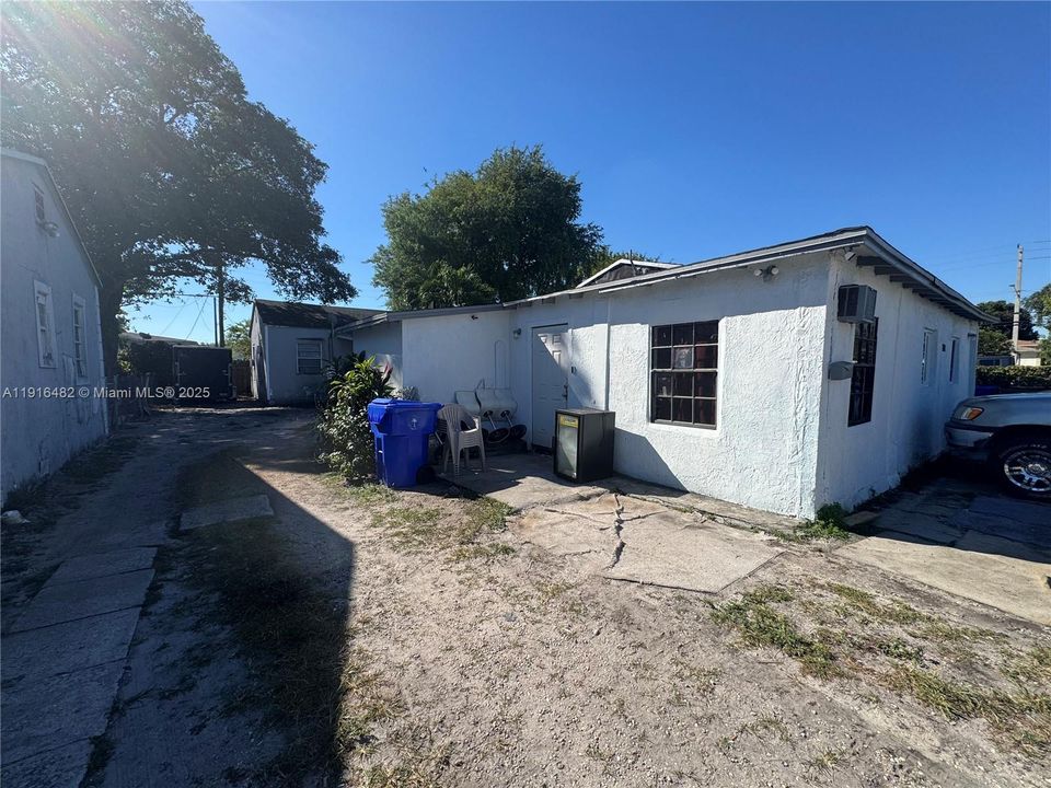 待售: $320,000 (0 贝兹, 0 浴室, 1369 平方英尺)