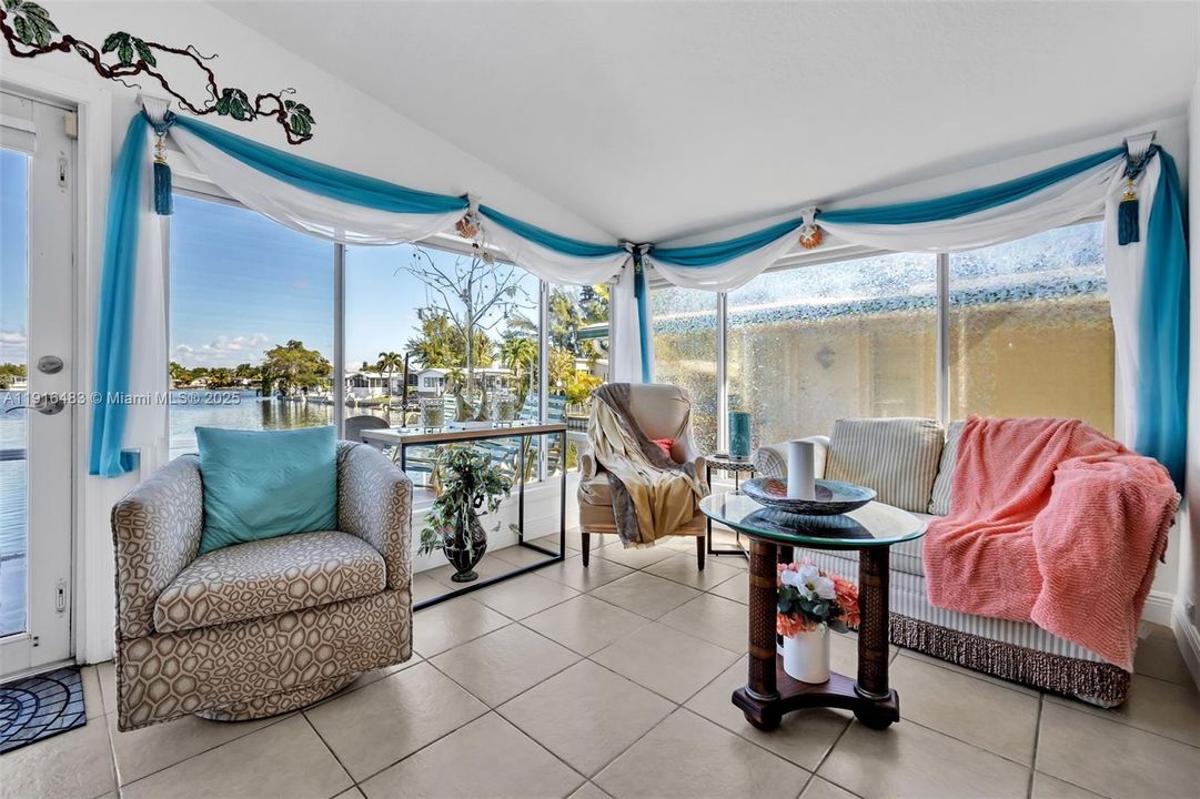 For Sale: $425,000 (2 beds, 2 baths, 1320 Square Feet)