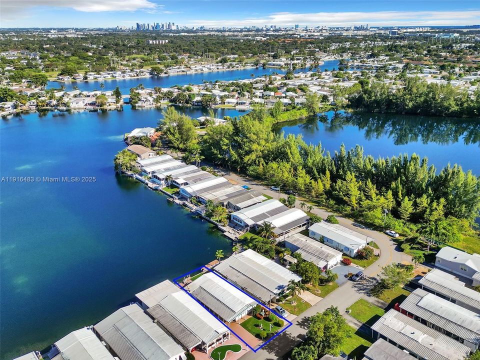 For Sale: $425,000 (2 beds, 2 baths, 1320 Square Feet)