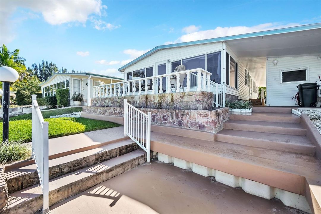 For Sale: $425,000 (2 beds, 2 baths, 1320 Square Feet)