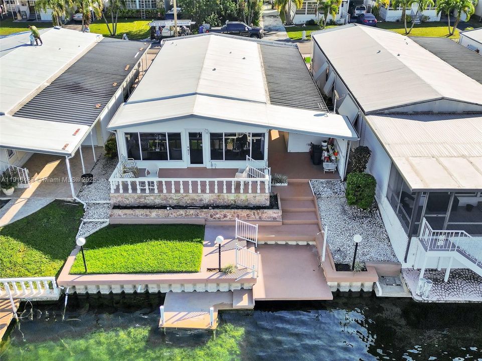 For Sale: $425,000 (2 beds, 2 baths, 1320 Square Feet)