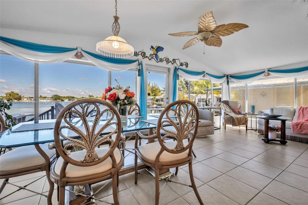 For Sale: $425,000 (2 beds, 2 baths, 1320 Square Feet)