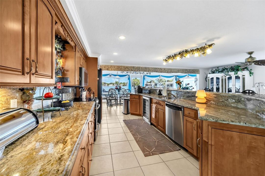 For Sale: $425,000 (2 beds, 2 baths, 1320 Square Feet)