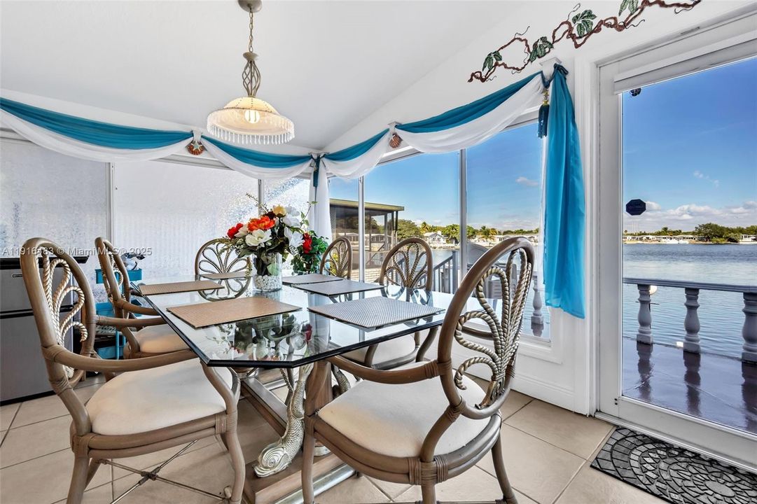 For Sale: $425,000 (2 beds, 2 baths, 1320 Square Feet)