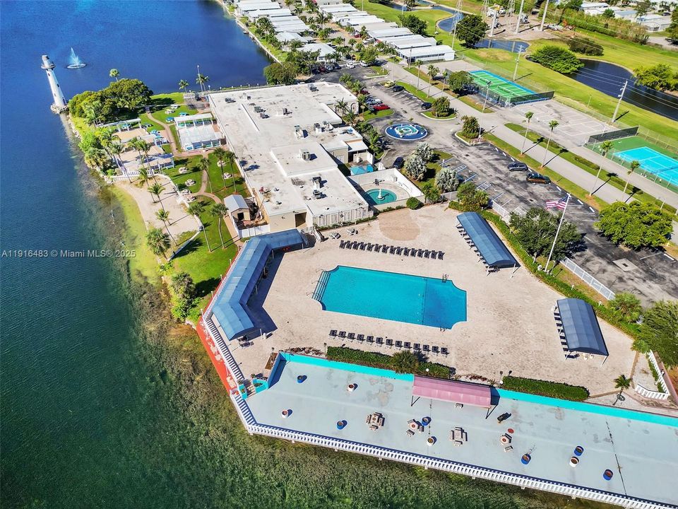 For Sale: $425,000 (2 beds, 2 baths, 1320 Square Feet)