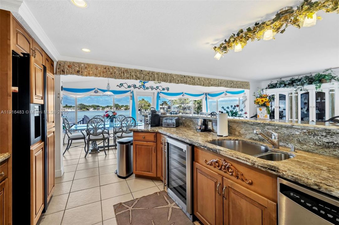 For Sale: $425,000 (2 beds, 2 baths, 1320 Square Feet)