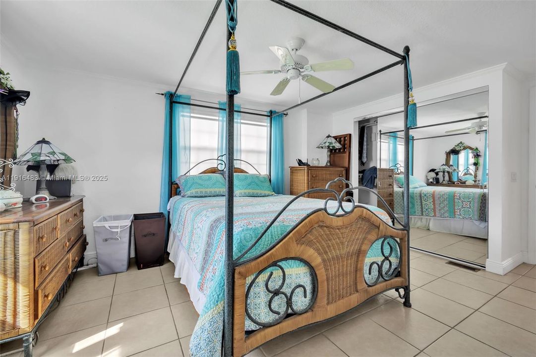 For Sale: $425,000 (2 beds, 2 baths, 1320 Square Feet)