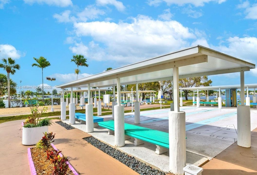 For Sale: $425,000 (2 beds, 2 baths, 1320 Square Feet)