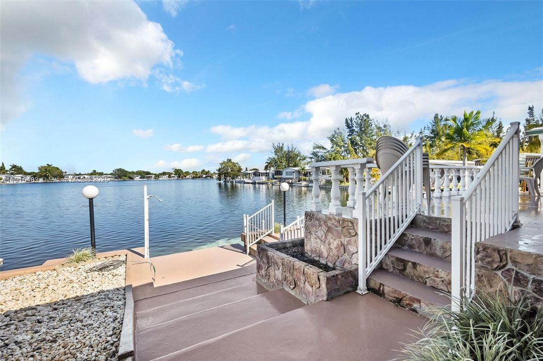 For Sale: $425,000 (2 beds, 2 baths, 1320 Square Feet)