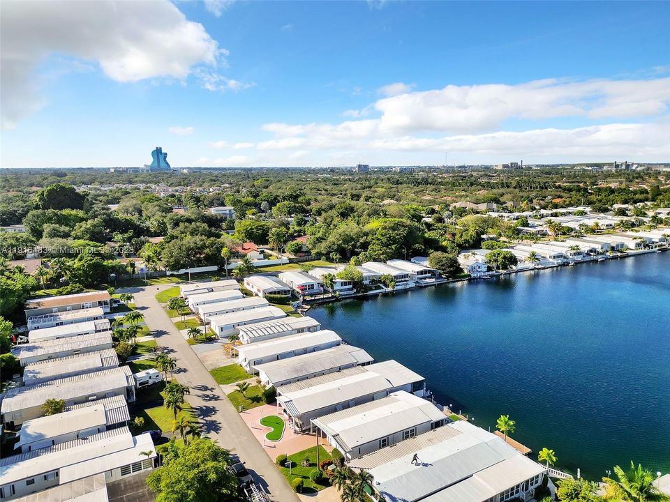 For Sale: $425,000 (2 beds, 2 baths, 1320 Square Feet)