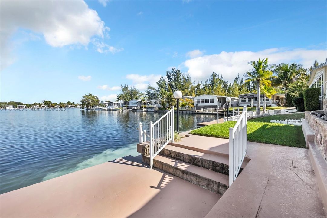 For Sale: $425,000 (2 beds, 2 baths, 1320 Square Feet)