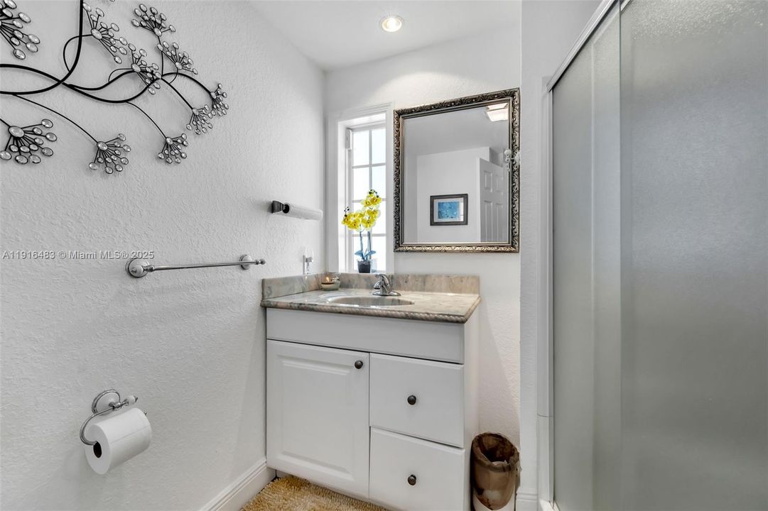 For Sale: $425,000 (2 beds, 2 baths, 1320 Square Feet)