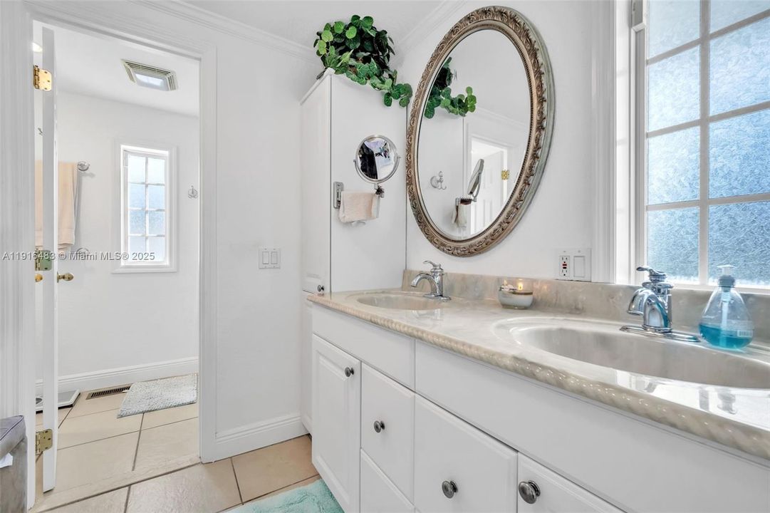 For Sale: $425,000 (2 beds, 2 baths, 1320 Square Feet)