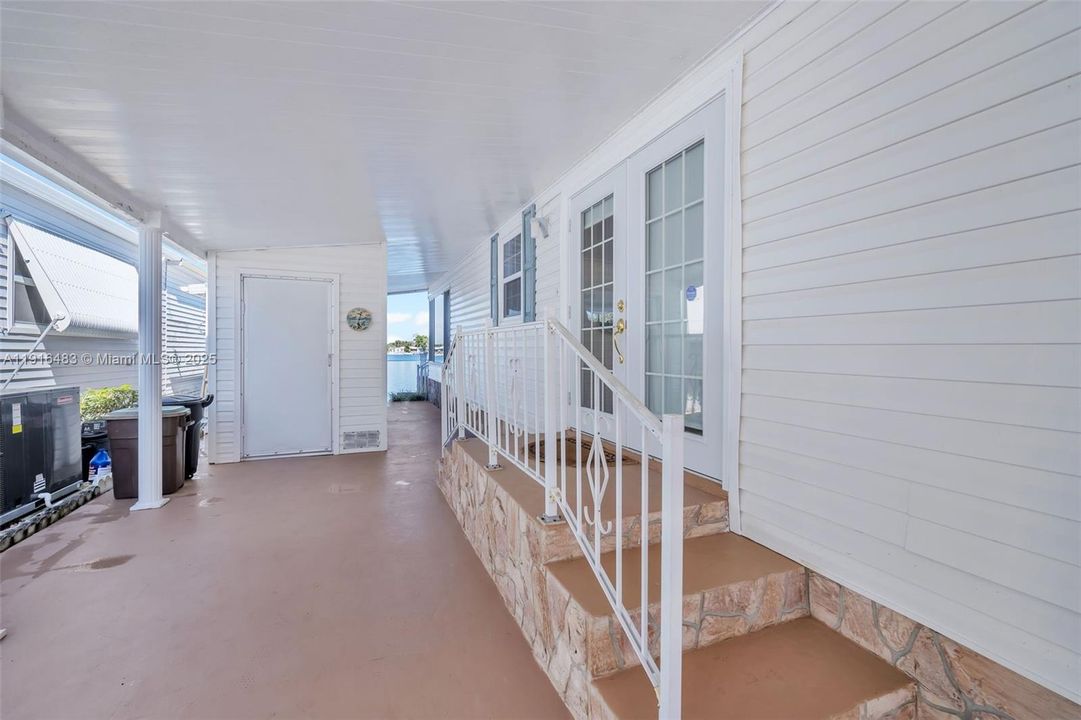 For Sale: $425,000 (2 beds, 2 baths, 1320 Square Feet)