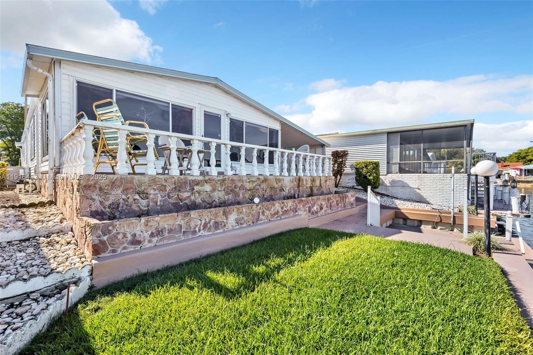 For Sale: $425,000 (2 beds, 2 baths, 1320 Square Feet)