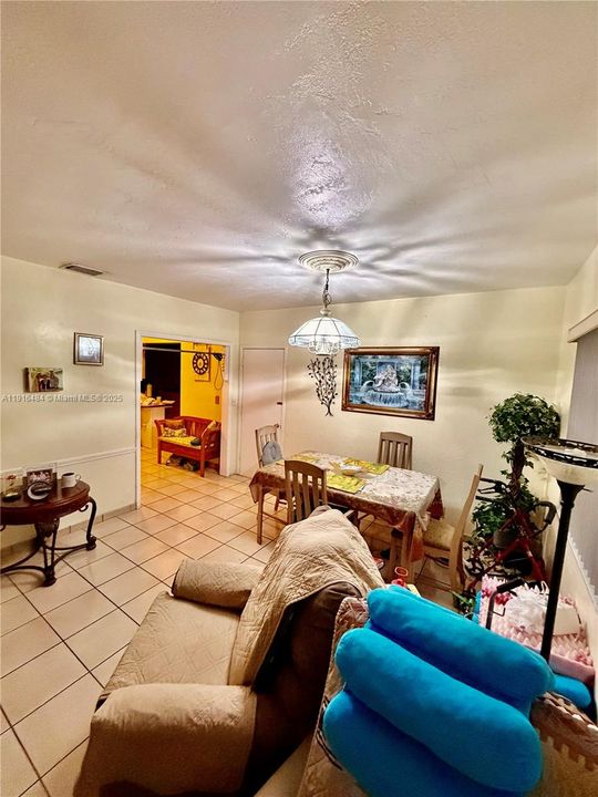 На продажу: $749,000 (3 спален, 2 ванн, 1688 Квадратных фут)