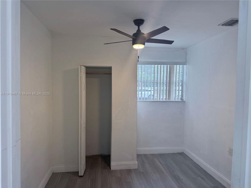 出租: $1,300 (1 贝兹, 1 浴室, 1612 平方英尺)