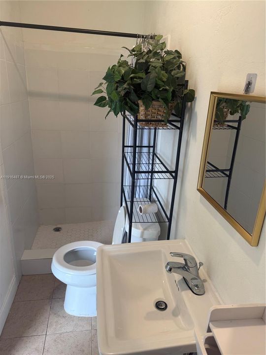 出租: $1,300 (1 贝兹, 1 浴室, 1612 平方英尺)