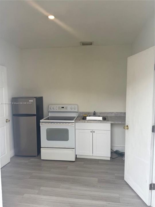 出租: $1,300 (1 贝兹, 1 浴室, 1612 平方英尺)