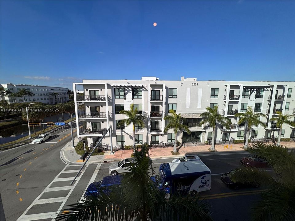 Recently Rented: $3,300 (3 beds, 2 baths, 1334 Square Feet)