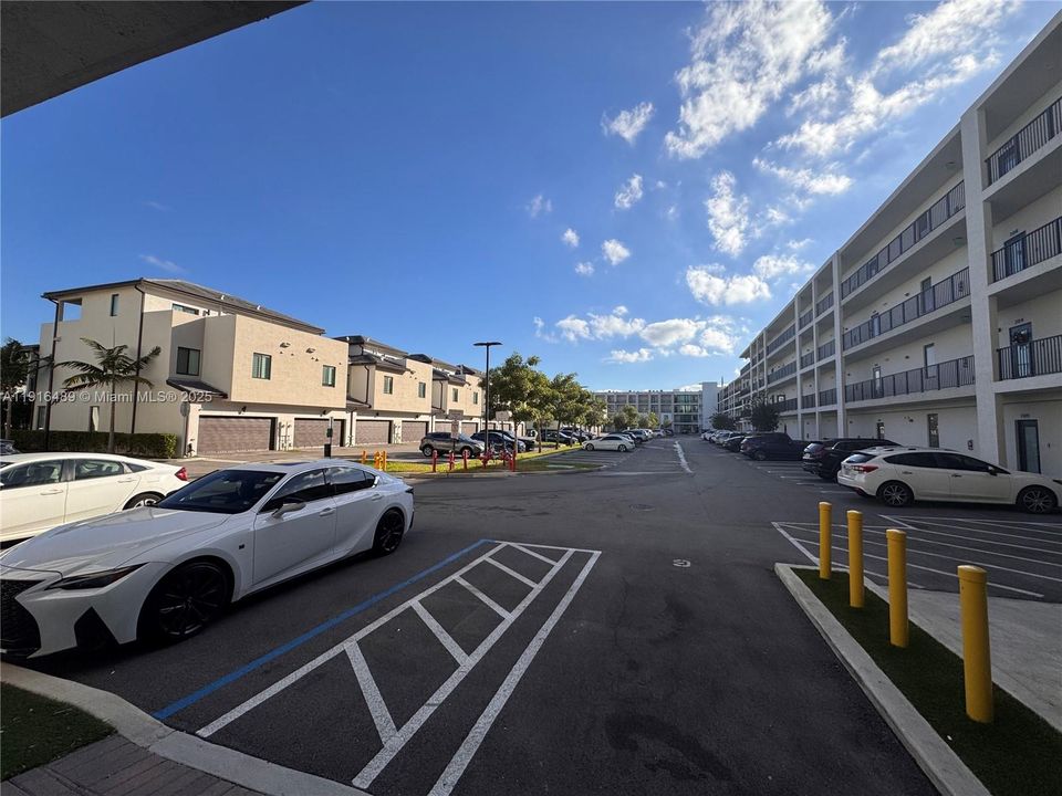 Recently Rented: $3,300 (3 beds, 2 baths, 1334 Square Feet)