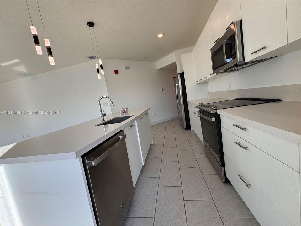 Recently Rented: $3,300 (3 beds, 2 baths, 1334 Square Feet)