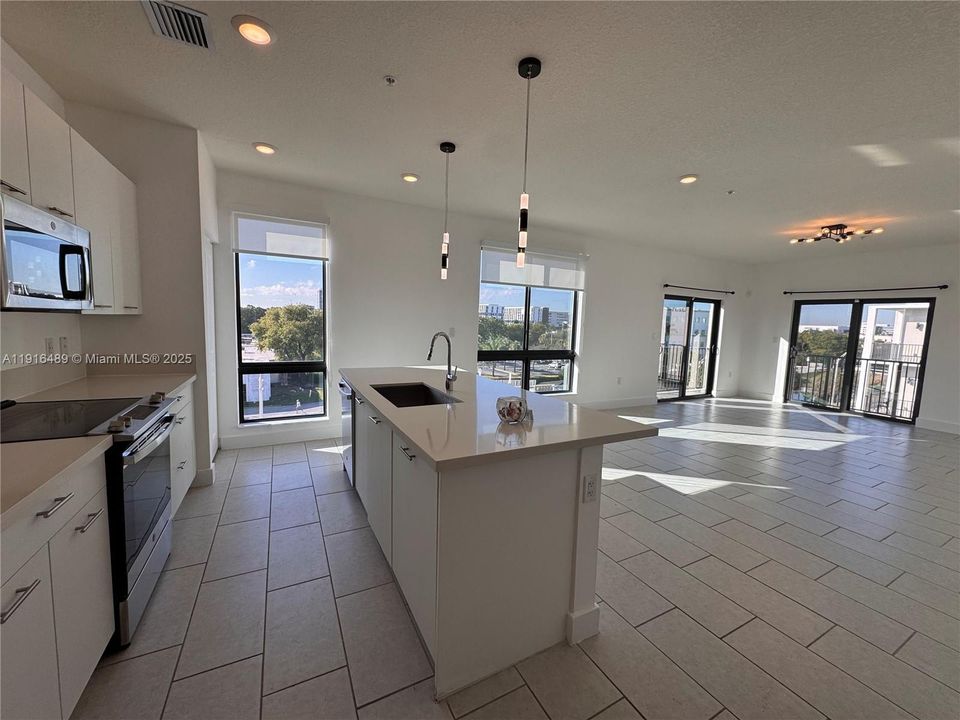 Recently Rented: $3,300 (3 beds, 2 baths, 1334 Square Feet)