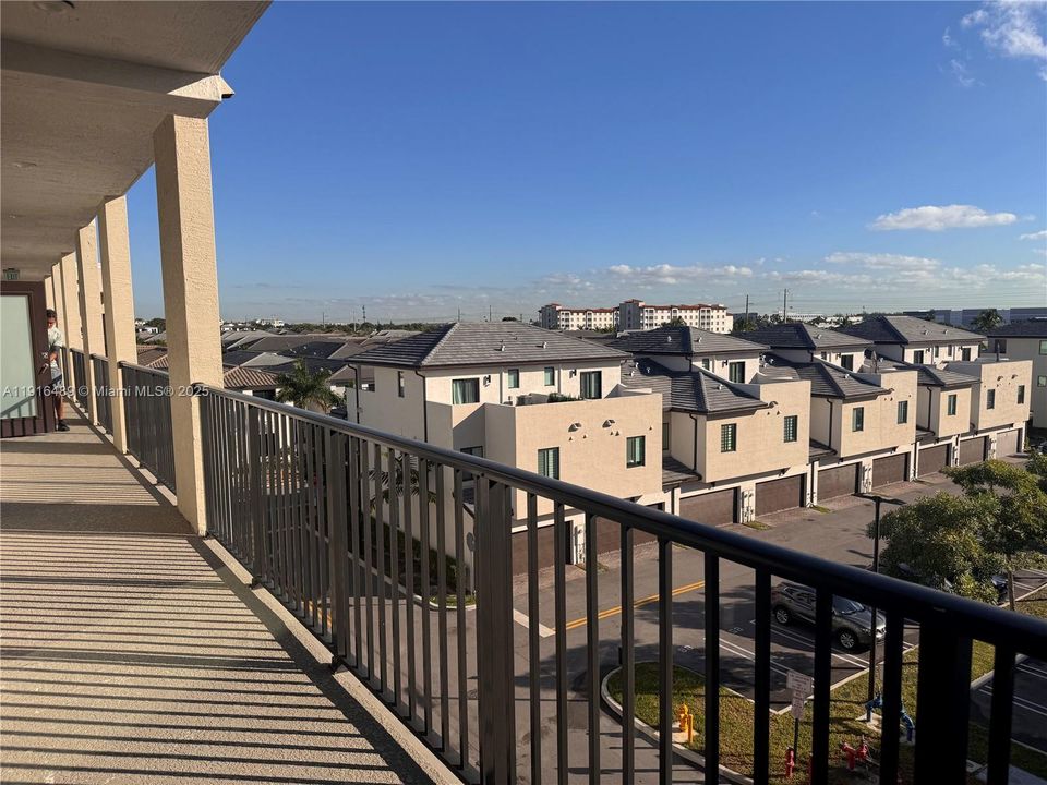 Recently Rented: $3,300 (3 beds, 2 baths, 1334 Square Feet)