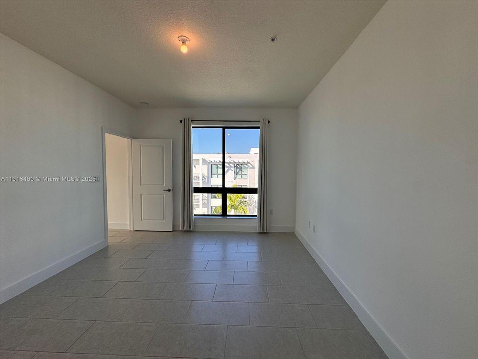 Recently Rented: $3,300 (3 beds, 2 baths, 1334 Square Feet)
