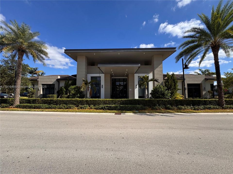 Recently Rented: $3,300 (3 beds, 2 baths, 1334 Square Feet)