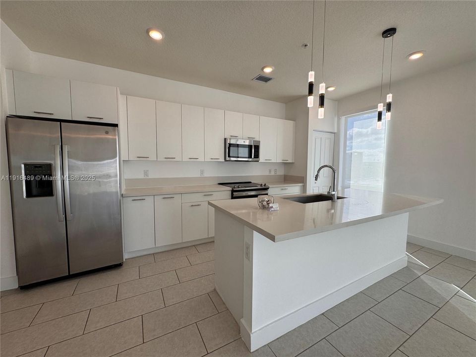 Recently Rented: $3,300 (3 beds, 2 baths, 1334 Square Feet)