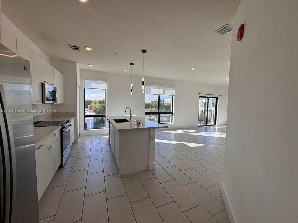 Recently Rented: $3,300 (3 beds, 2 baths, 1334 Square Feet)