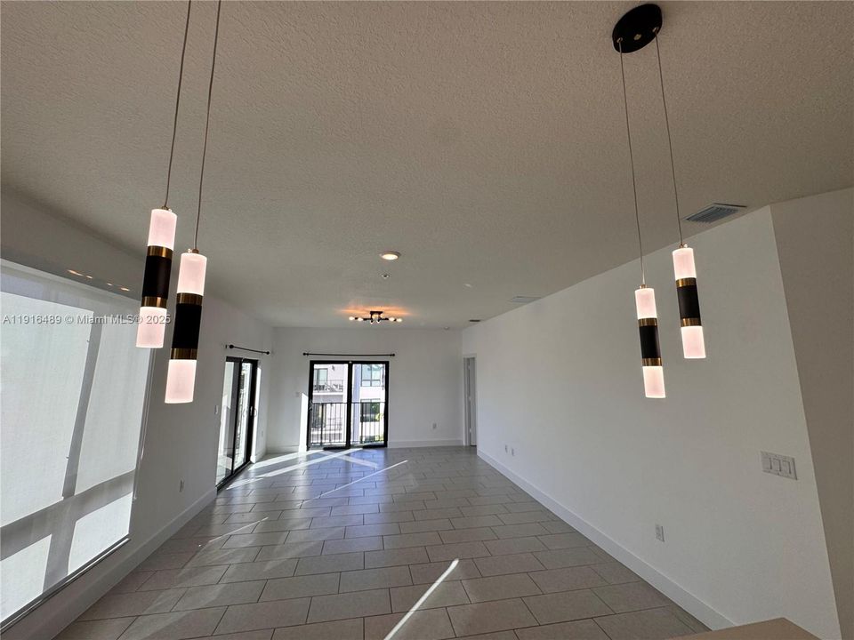 Recently Rented: $3,300 (3 beds, 2 baths, 1334 Square Feet)