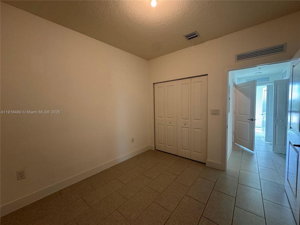 Recently Rented: $3,300 (3 beds, 2 baths, 1334 Square Feet)