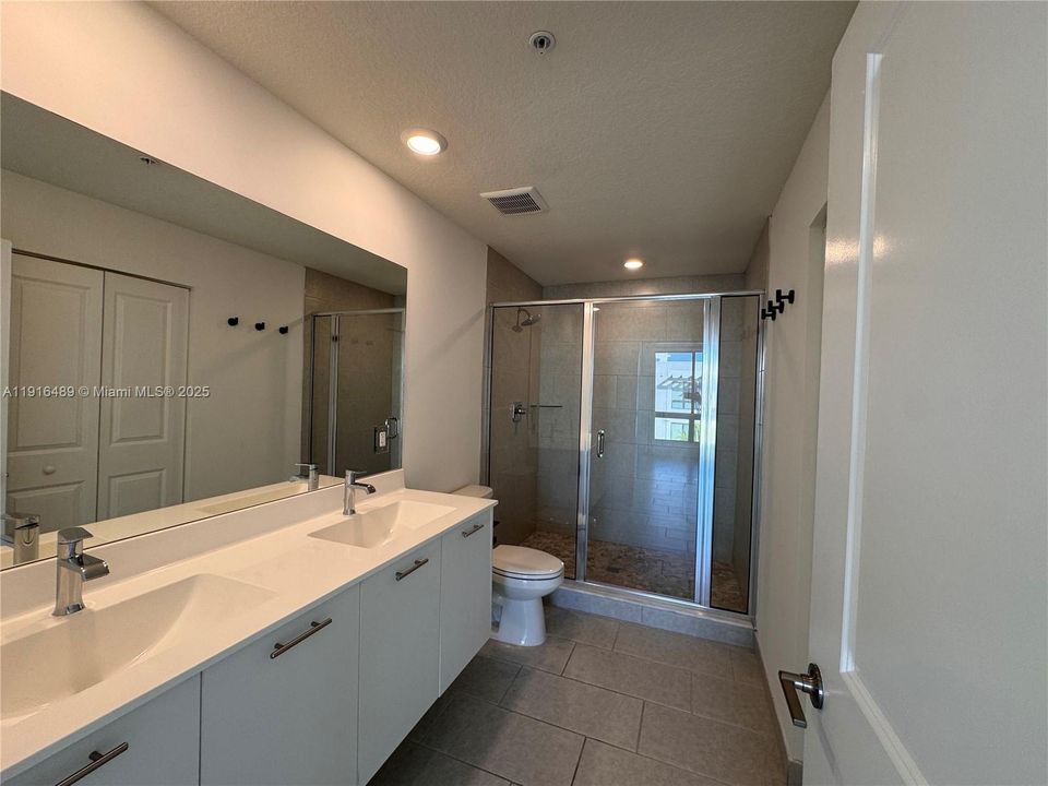 Recently Rented: $3,300 (3 beds, 2 baths, 1334 Square Feet)