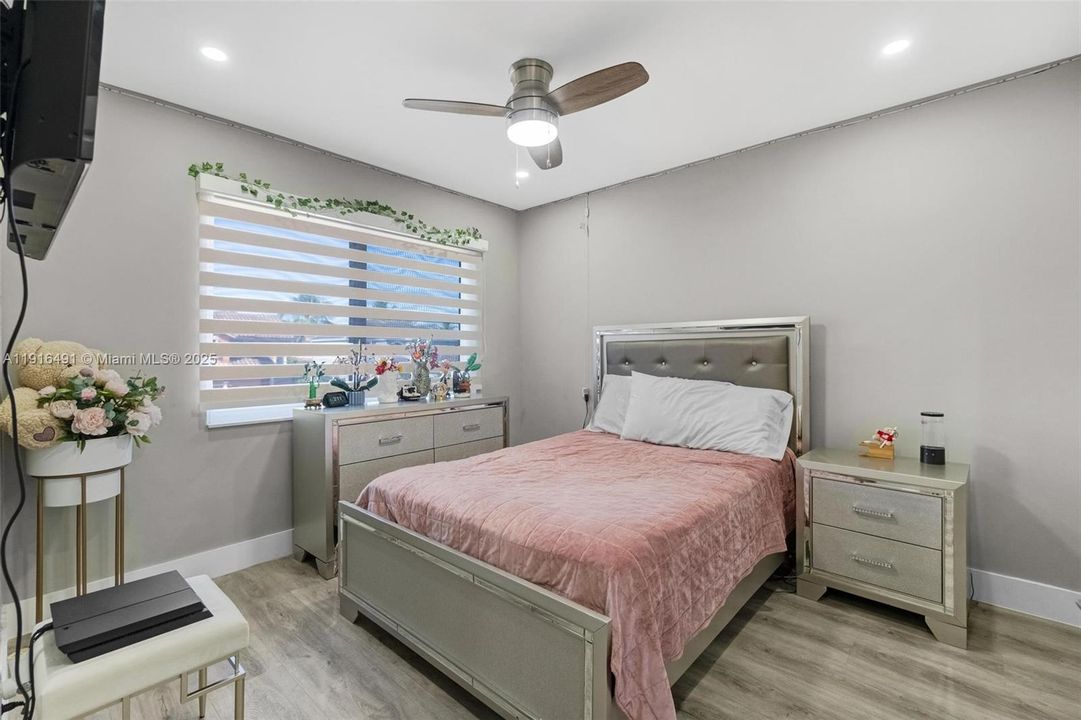 Activo con contrato: $850,000 (4 camas, 2 baños, 2276 Pies cuadrados)