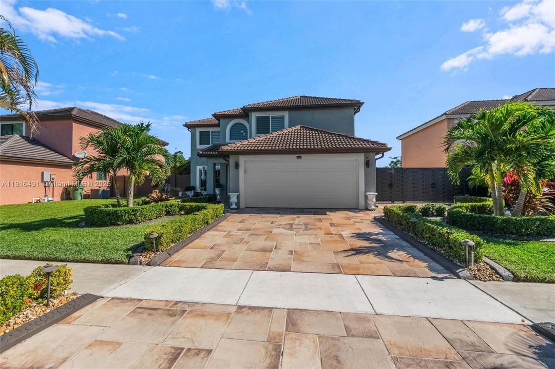 Activo con contrato: $850,000 (4 camas, 2 baños, 2276 Pies cuadrados)