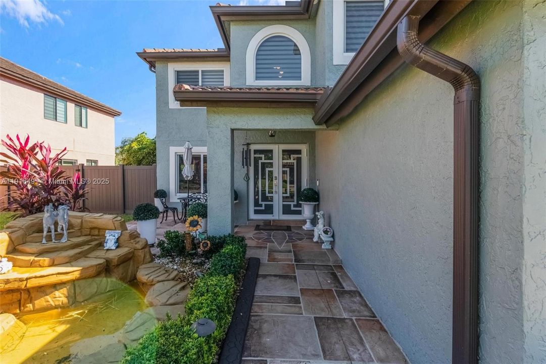 Activo con contrato: $850,000 (4 camas, 2 baños, 2276 Pies cuadrados)