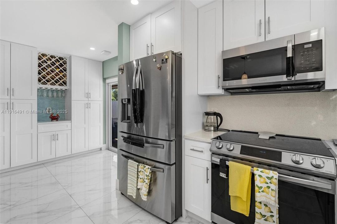 Activo con contrato: $850,000 (4 camas, 2 baños, 2276 Pies cuadrados)