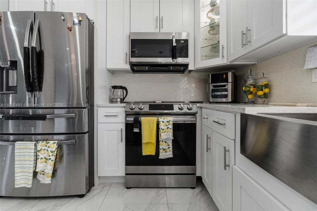 Activo con contrato: $850,000 (4 camas, 2 baños, 2276 Pies cuadrados)