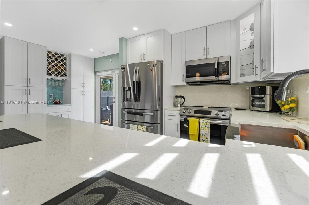 Activo con contrato: $850,000 (4 camas, 2 baños, 2276 Pies cuadrados)