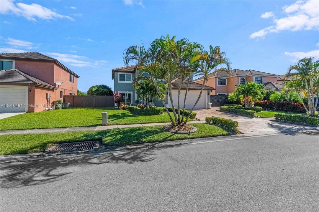 Activo con contrato: $850,000 (4 camas, 2 baños, 2276 Pies cuadrados)