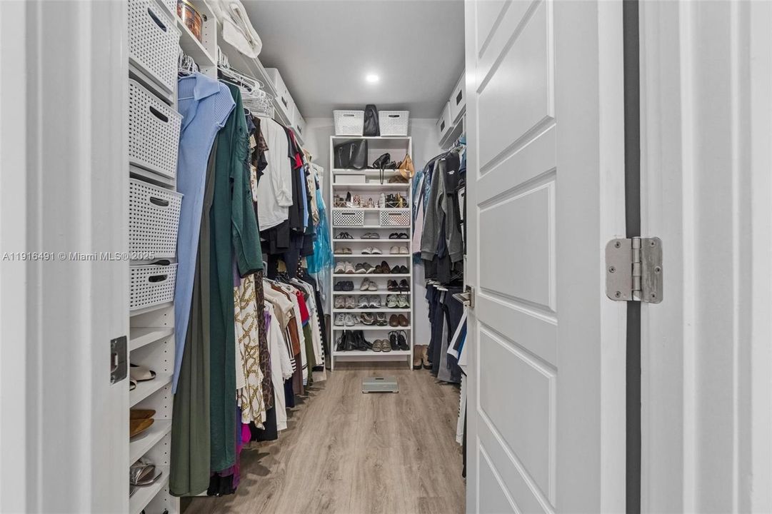 Activo con contrato: $850,000 (4 camas, 2 baños, 2276 Pies cuadrados)