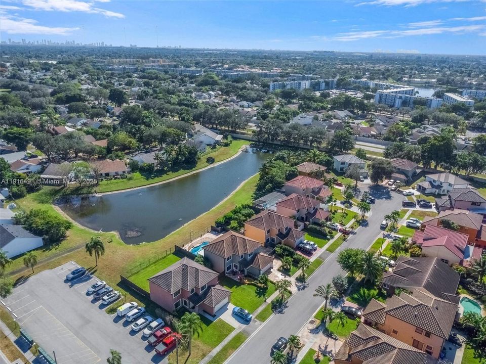 Activo con contrato: $850,000 (4 camas, 2 baños, 2276 Pies cuadrados)