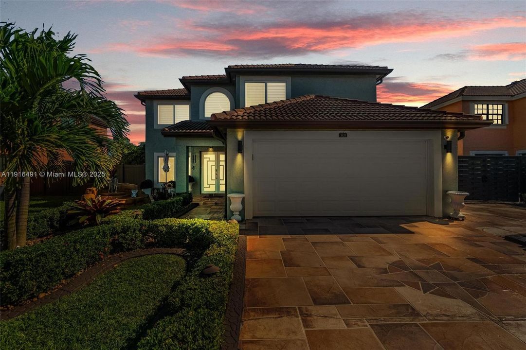 Activo con contrato: $850,000 (4 camas, 2 baños, 2276 Pies cuadrados)