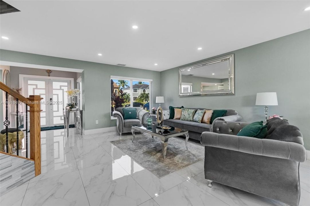 Activo con contrato: $850,000 (4 camas, 2 baños, 2276 Pies cuadrados)