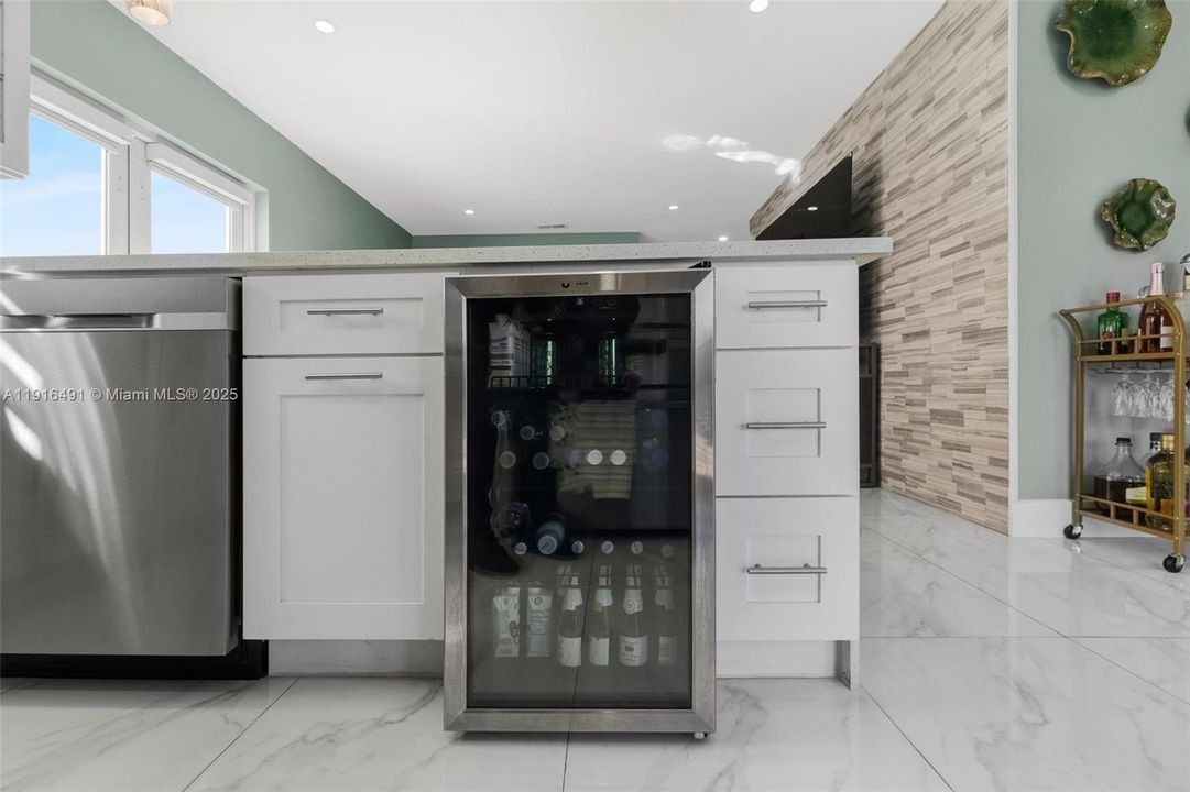 Activo con contrato: $850,000 (4 camas, 2 baños, 2276 Pies cuadrados)