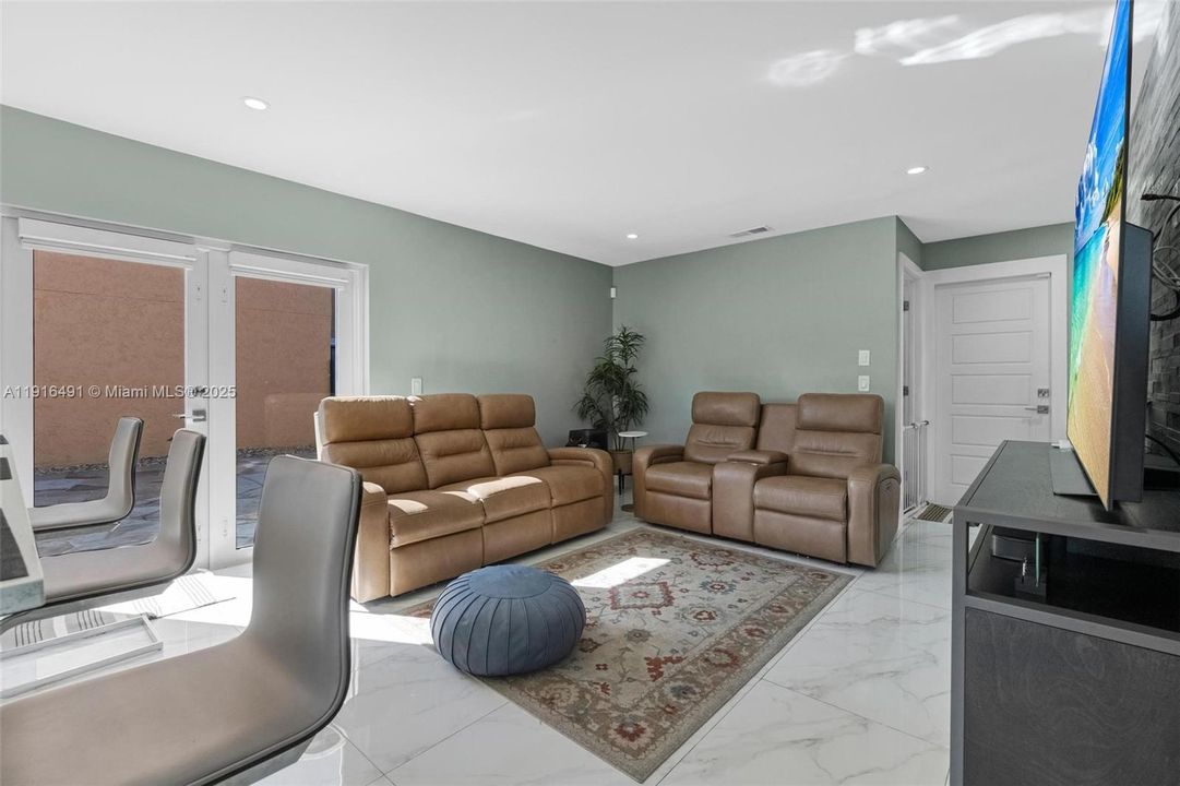 Activo con contrato: $850,000 (4 camas, 2 baños, 2276 Pies cuadrados)