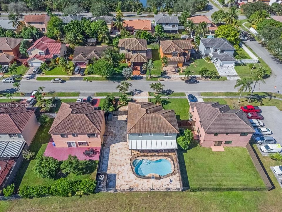 Activo con contrato: $850,000 (4 camas, 2 baños, 2276 Pies cuadrados)